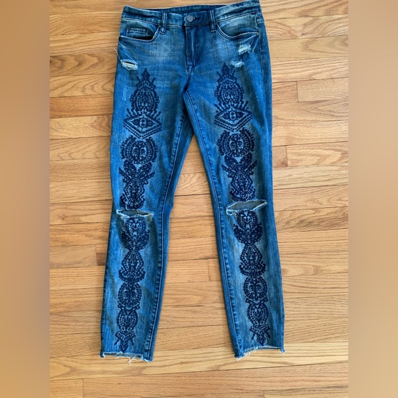 Blank NYC Denim - Blanknyc Skinny Classique Embroidered Jeans ~ Distressed ~ Size 27 ~ raw hem